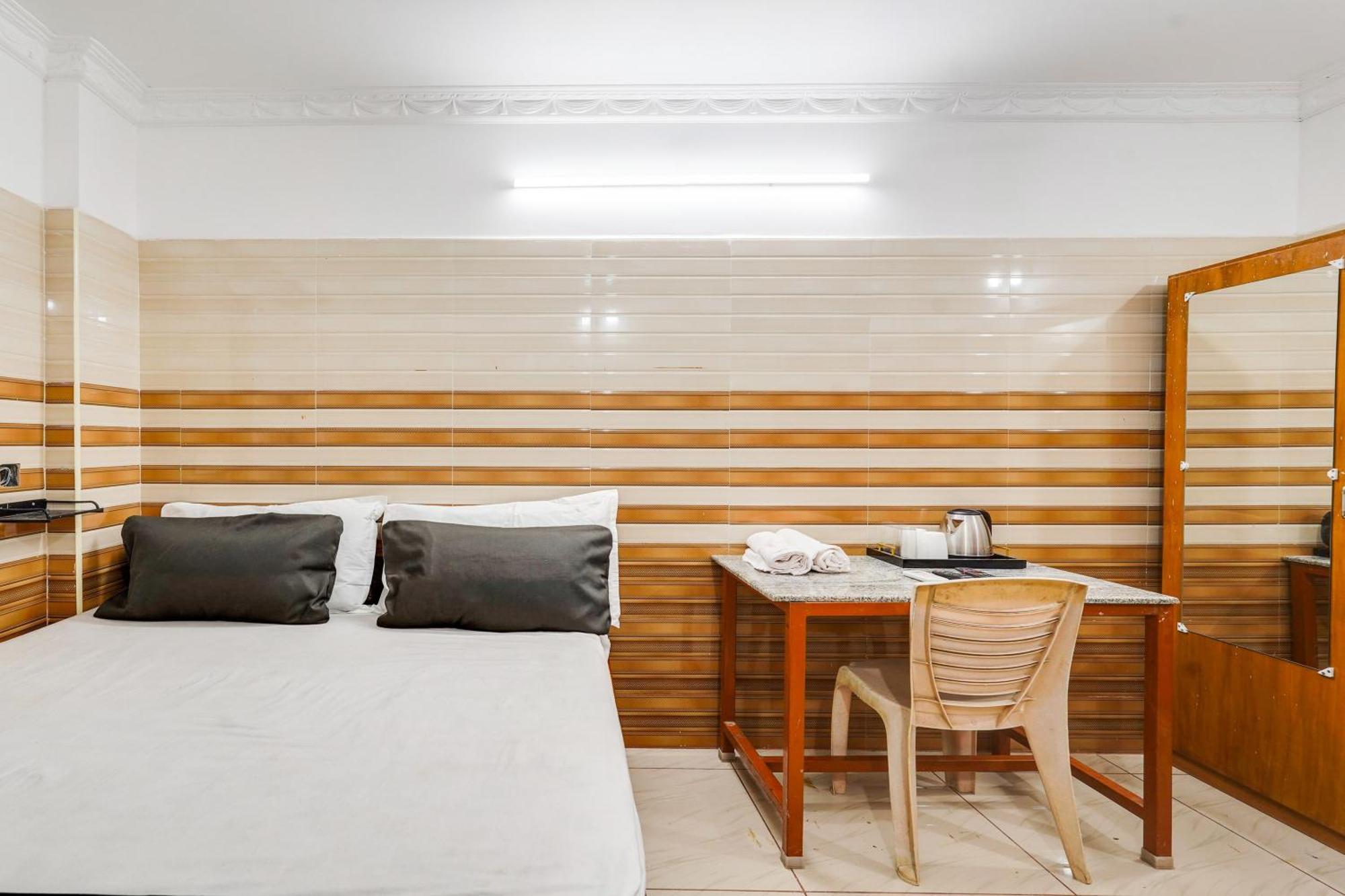 Super Hotel O Sharmila Guest House Pondicherry Exterior photo