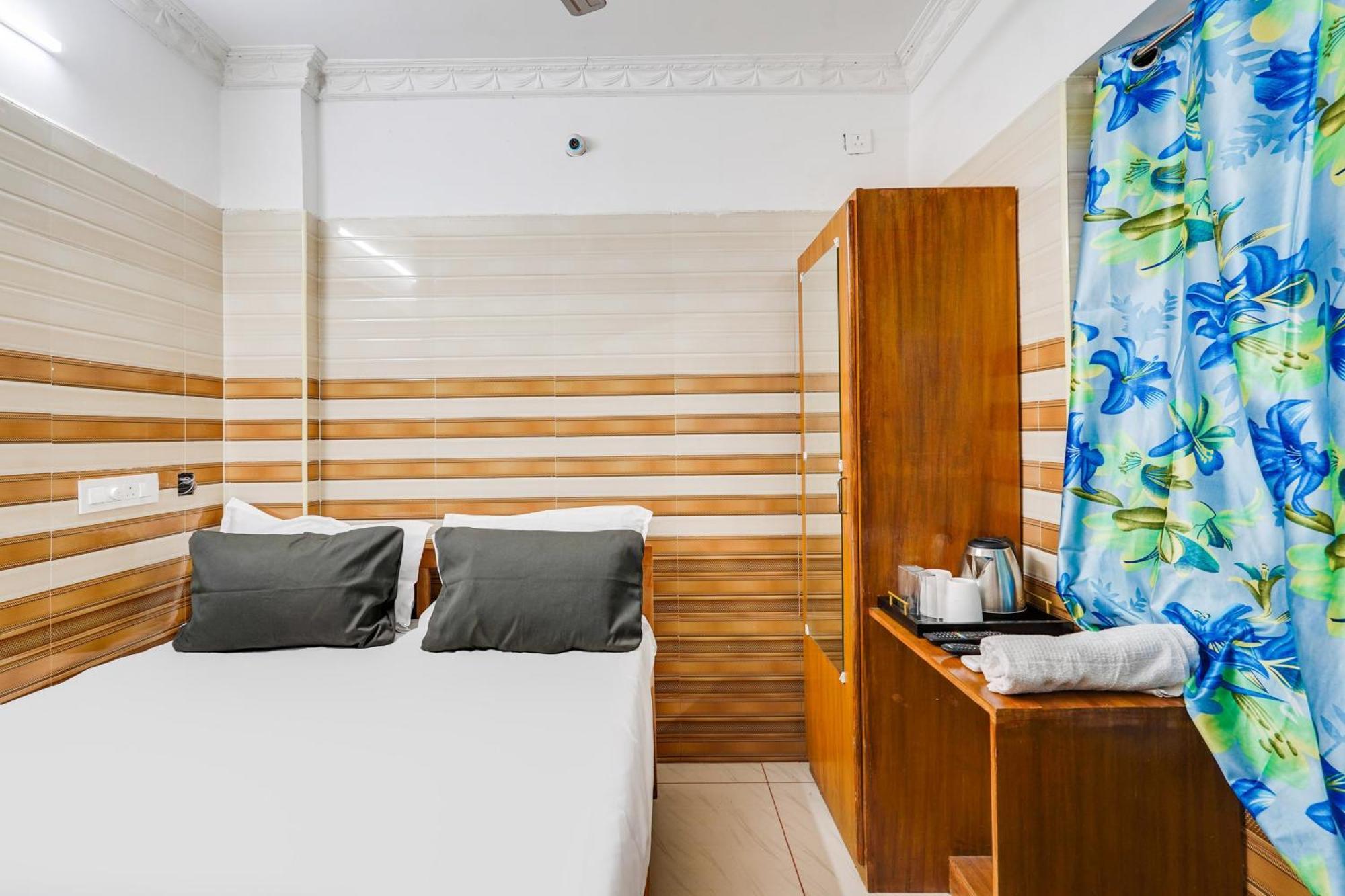 Super Hotel O Sharmila Guest House Pondicherry Exterior photo
